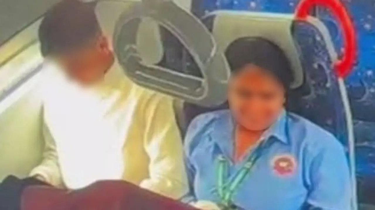 स्कूली कपल की अश्लील हरकतों के बाद लड़की ने आत्महत्या करने की कोशिश की